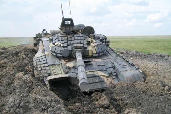 T-72 solca i campi della Russia