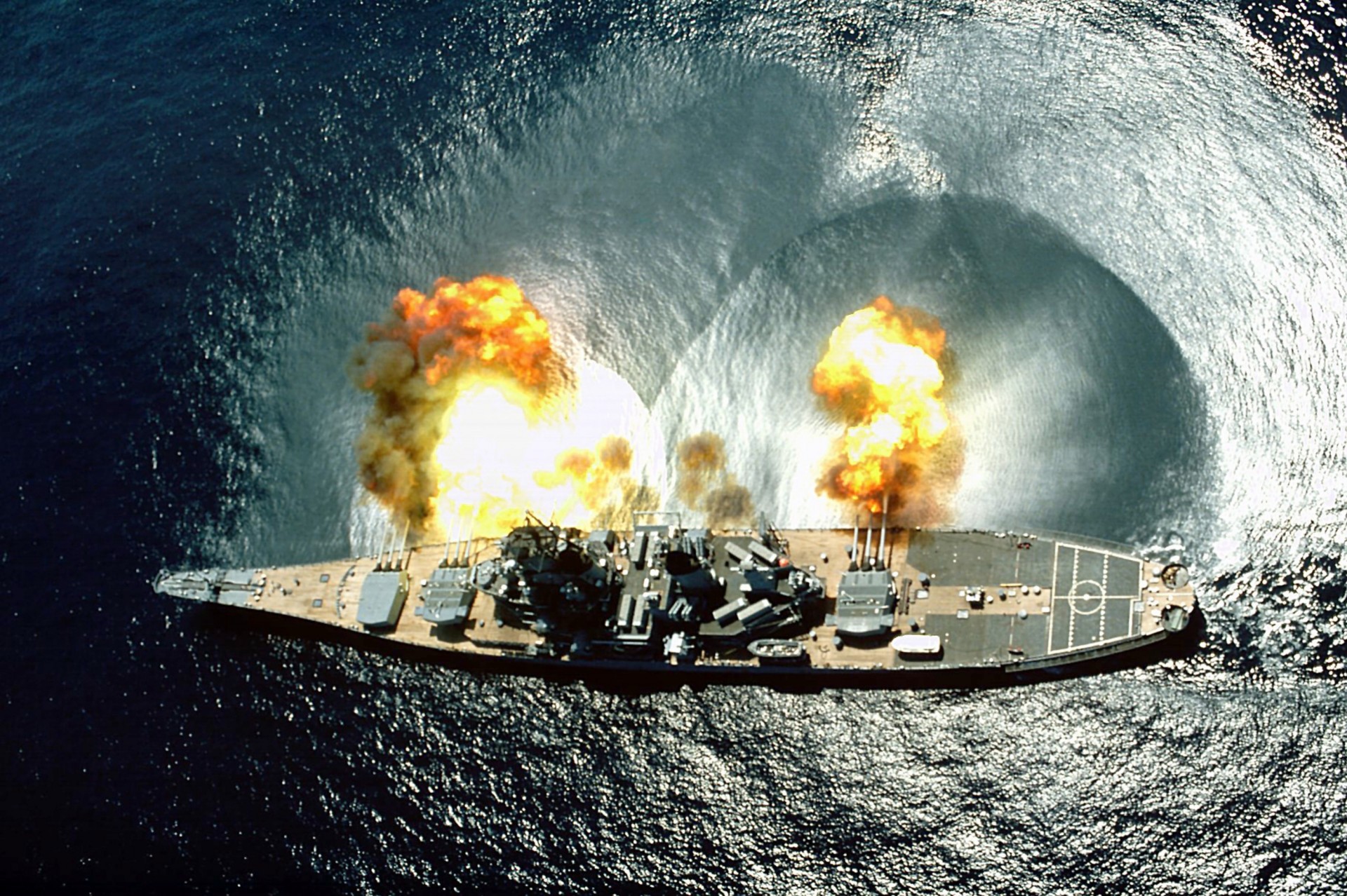 cuirassé bleu mer eau feu uss iowa