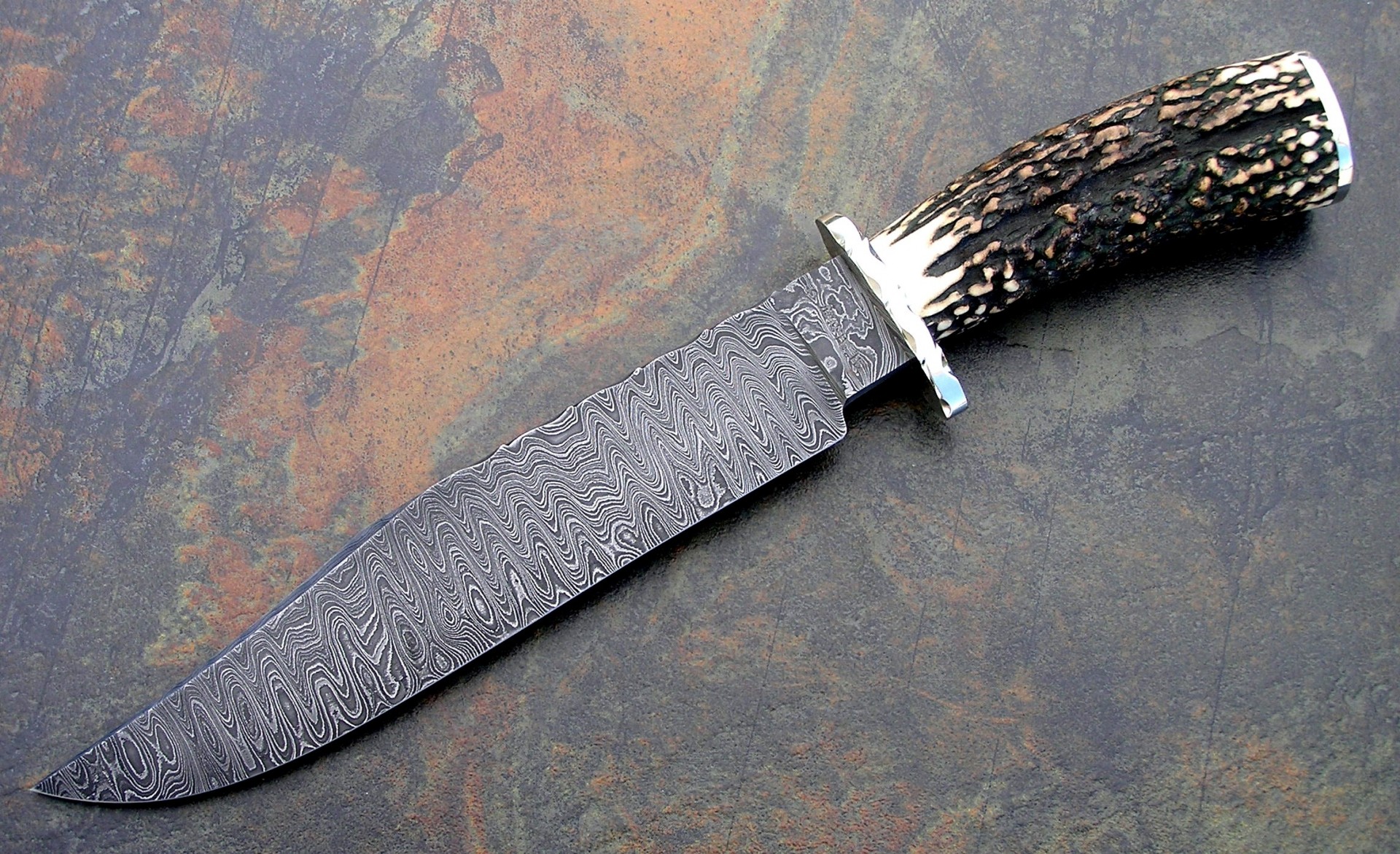 weapon damascus steel knife