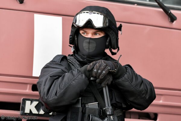 A special forces soldier waiting for a task in uniform