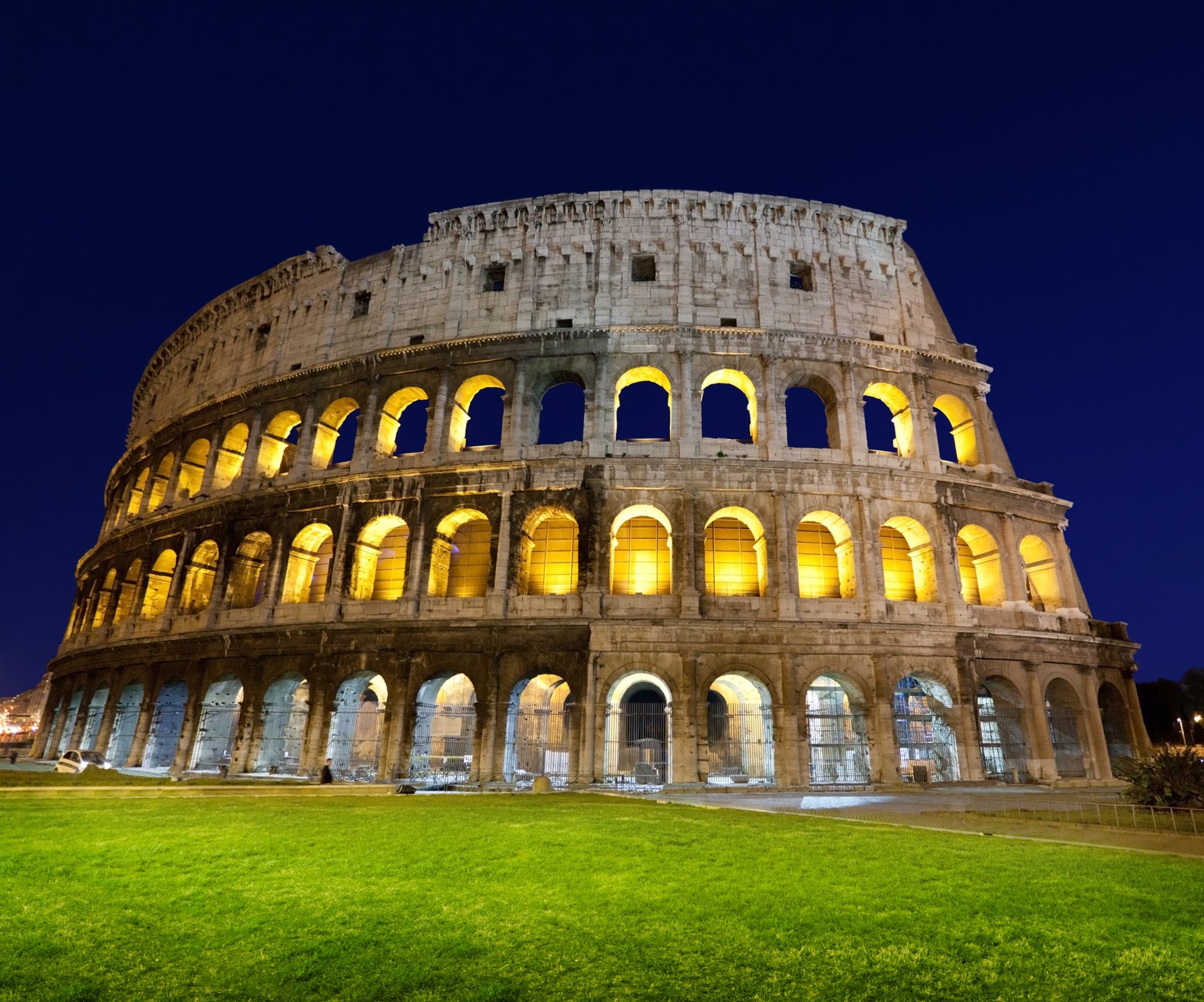 colosseo anfiteatro italia roma architettura sera luce erba