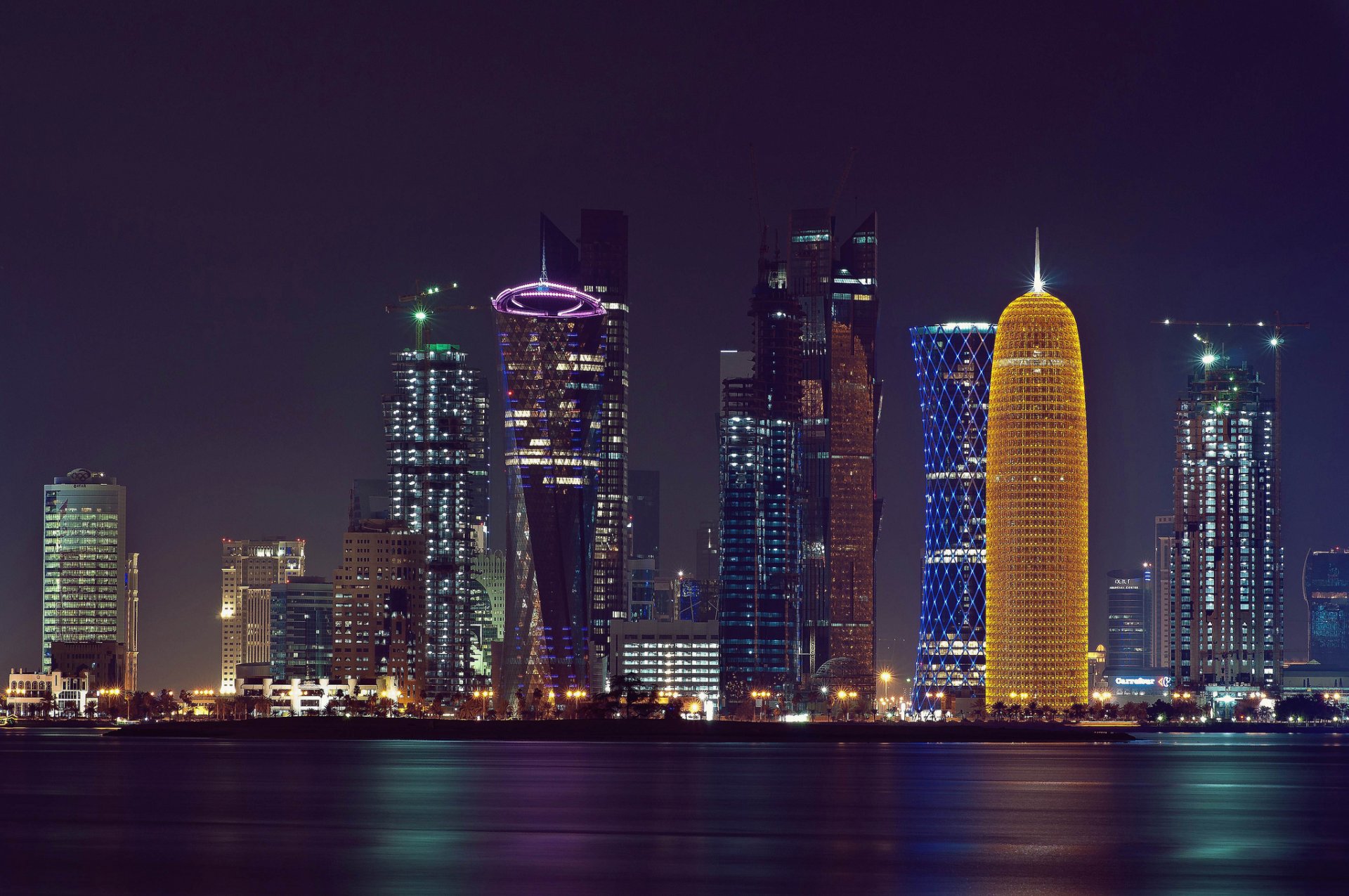 ciudad doha golfo pérsico qatar noche luces