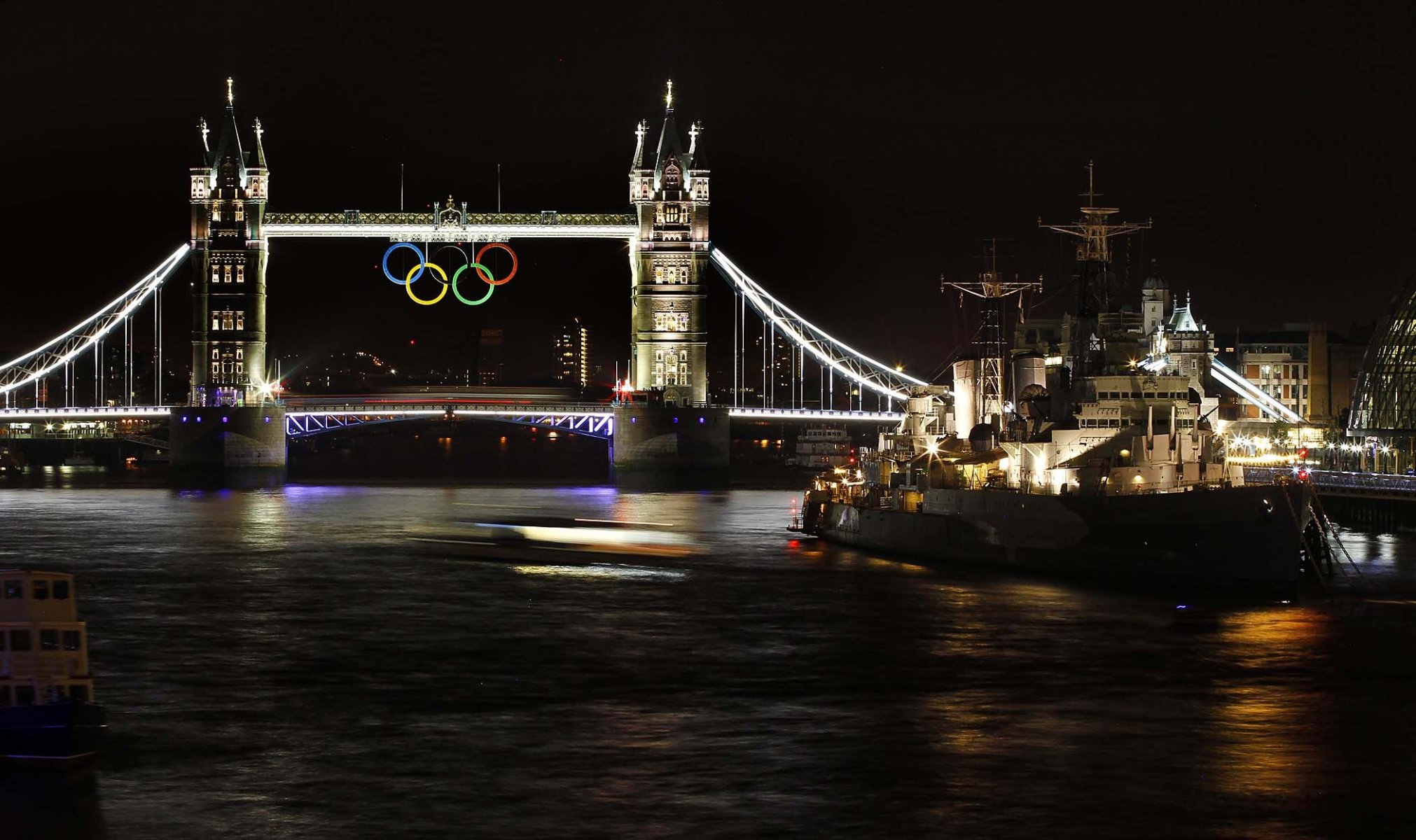 tower bridge olympic rings night river thames ship cruiser england london 2012 summer olympic