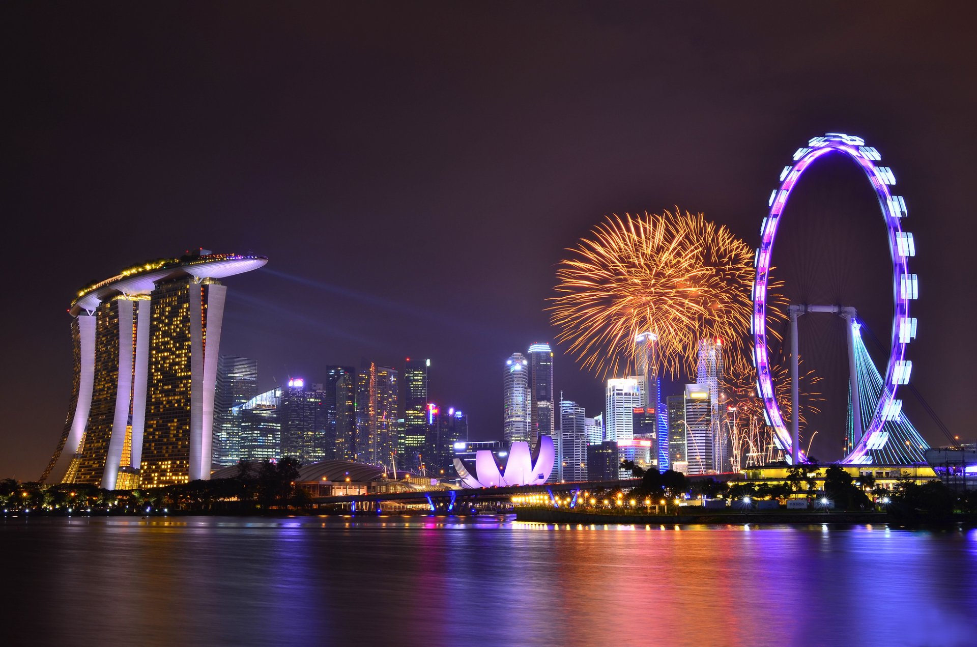 singapur golfgärten nacht architektur wolkenkratzer lichter himmel wolken reflexion erholung feuerwerk stadtstaat metropole lichter beleuchtung bucht urlaub