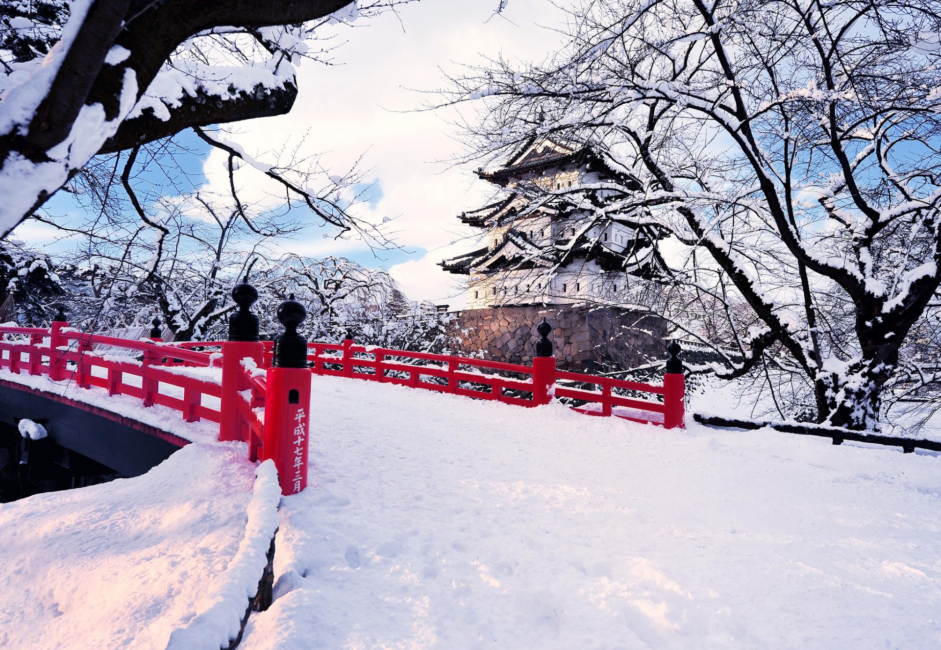 japan aomori prefecture town hirosaki winter snow japanese castle bridge tree glenn waters ぐれんin japan