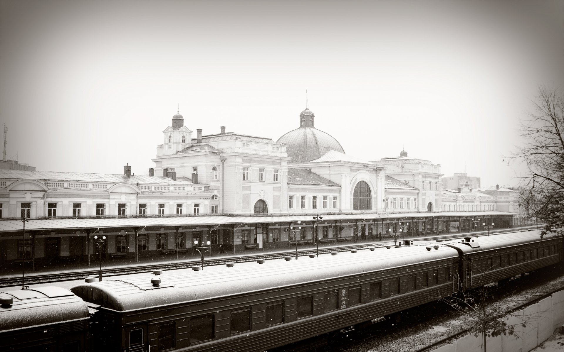 gare train chemin de fer neige hiver ivano-frankivsk