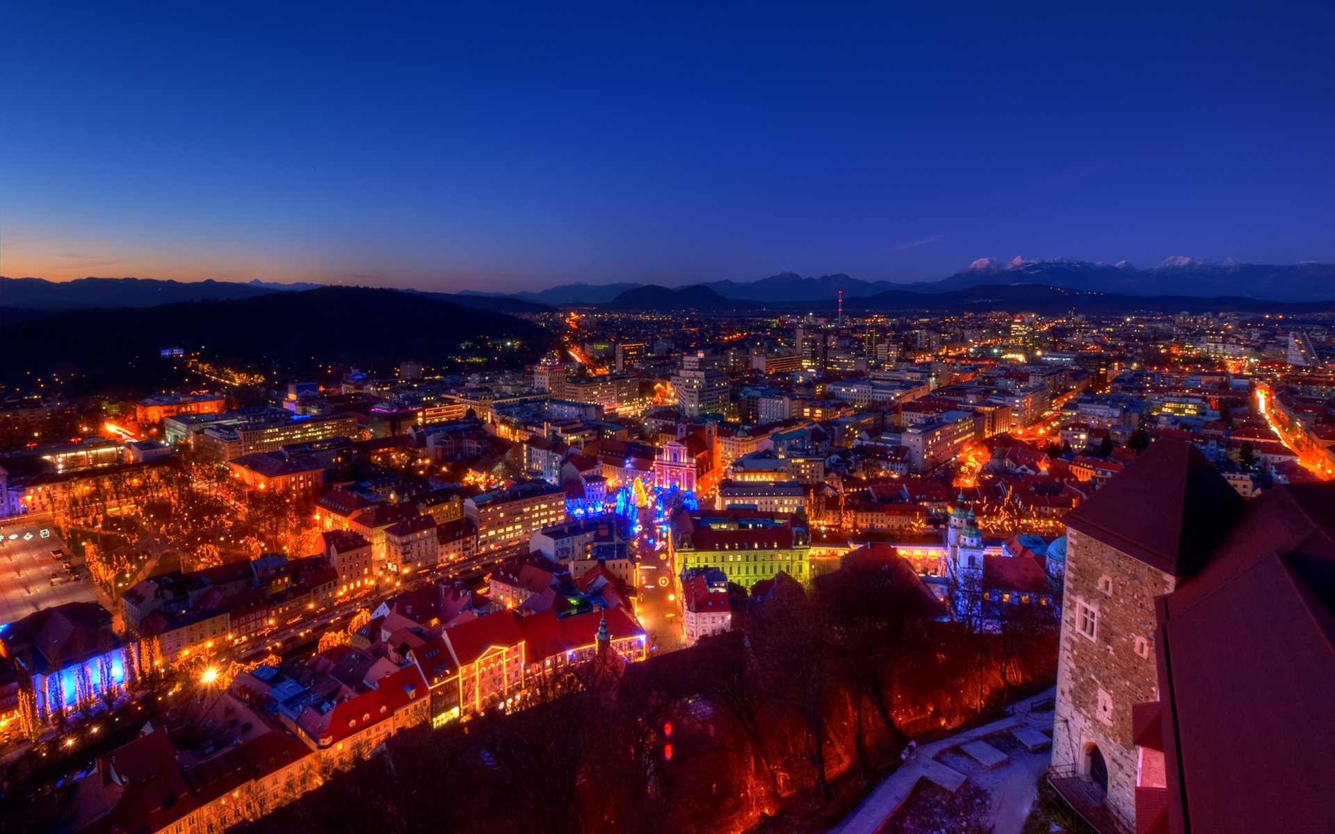 dämmerung abend lichter zuhause schloss berge alpen weihnachten slowenien