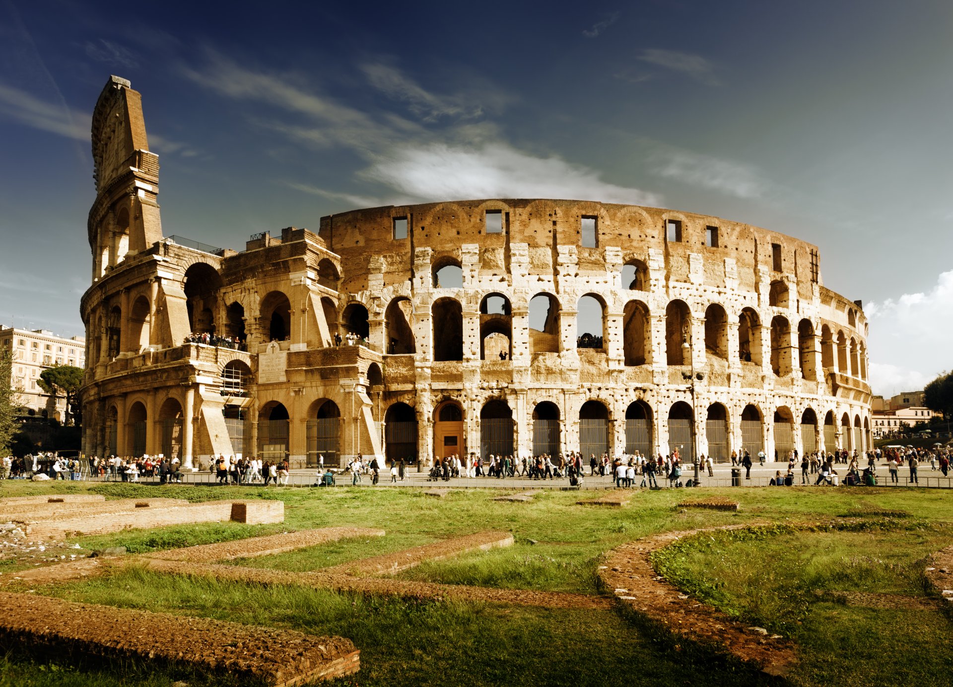 colosseum italy rome amphitheater people