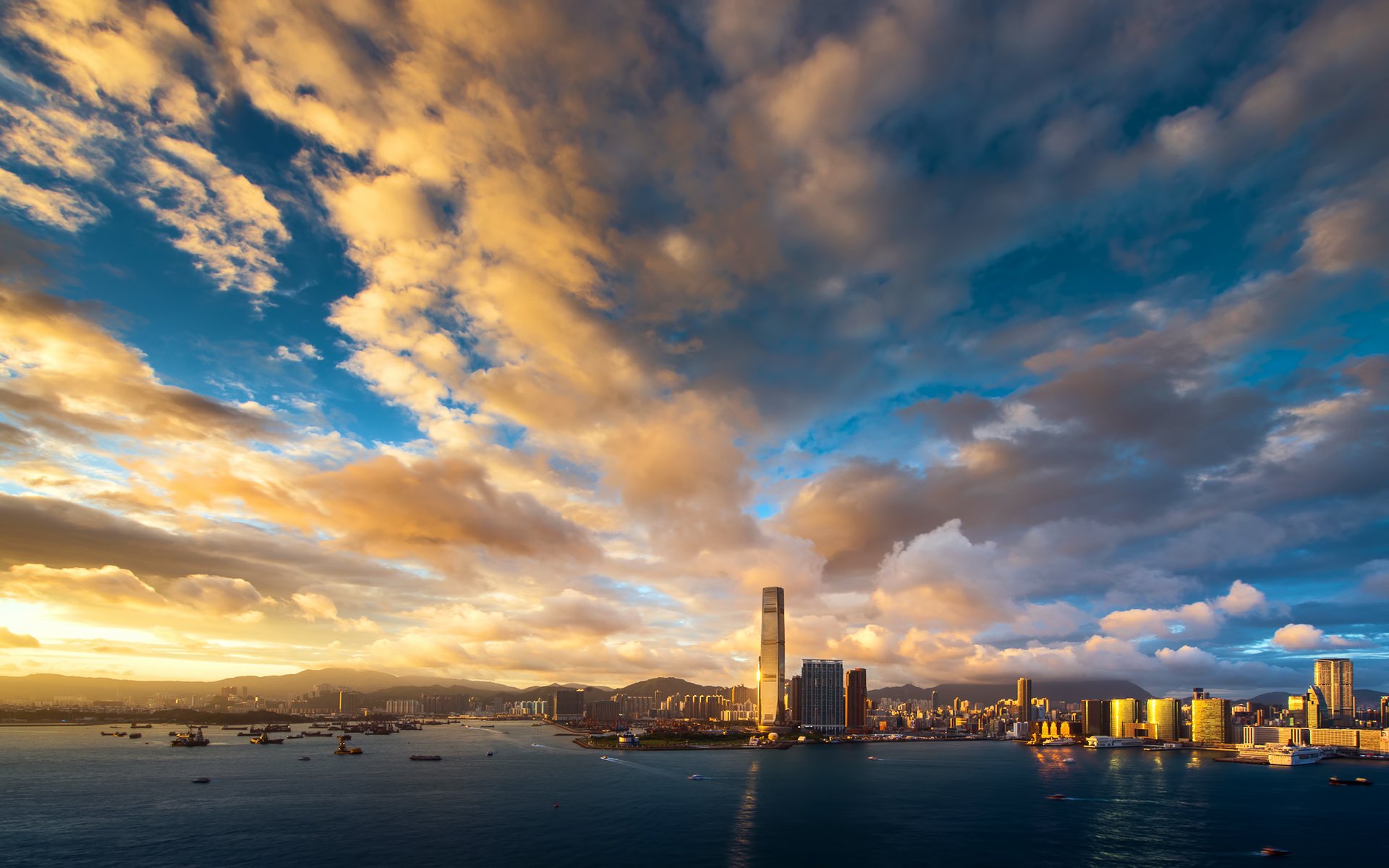 hong kong tarde puesta de sol cielo nubes edificios rascacielos bahía puerto metrópolis