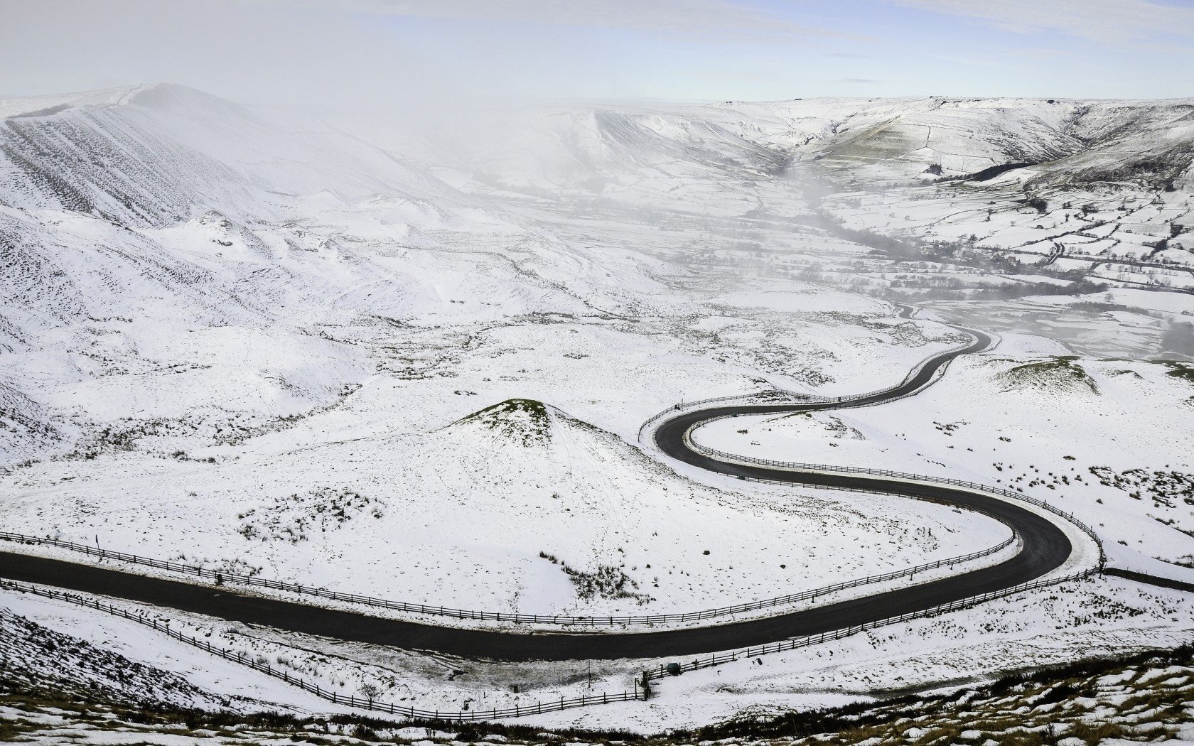 invierno carretera montañas nieve cielo nubes