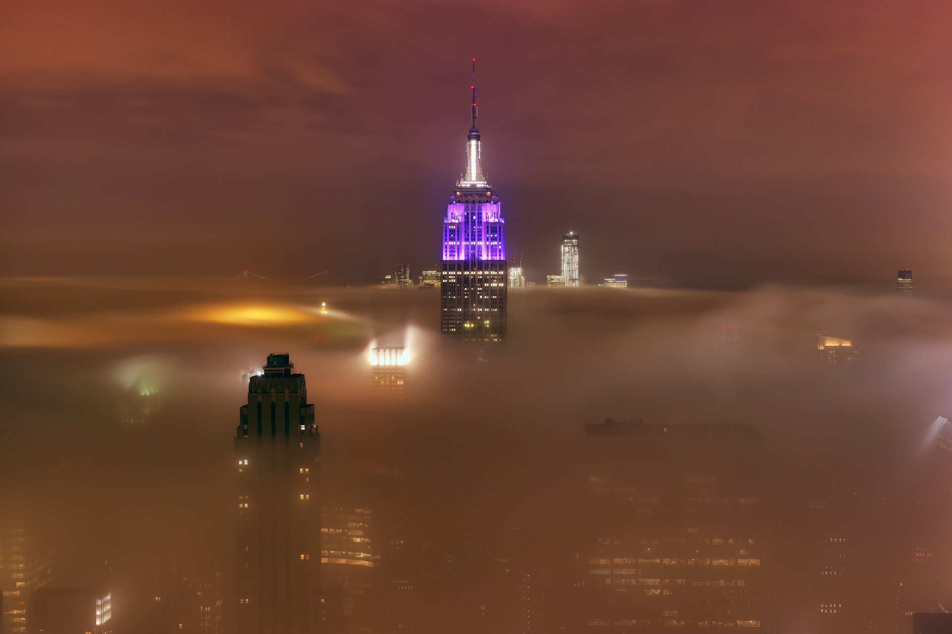 new york new york ville brouillard 15 mai 2012 nuage gratte-ciel ciel bâtiment lumière lumières brume