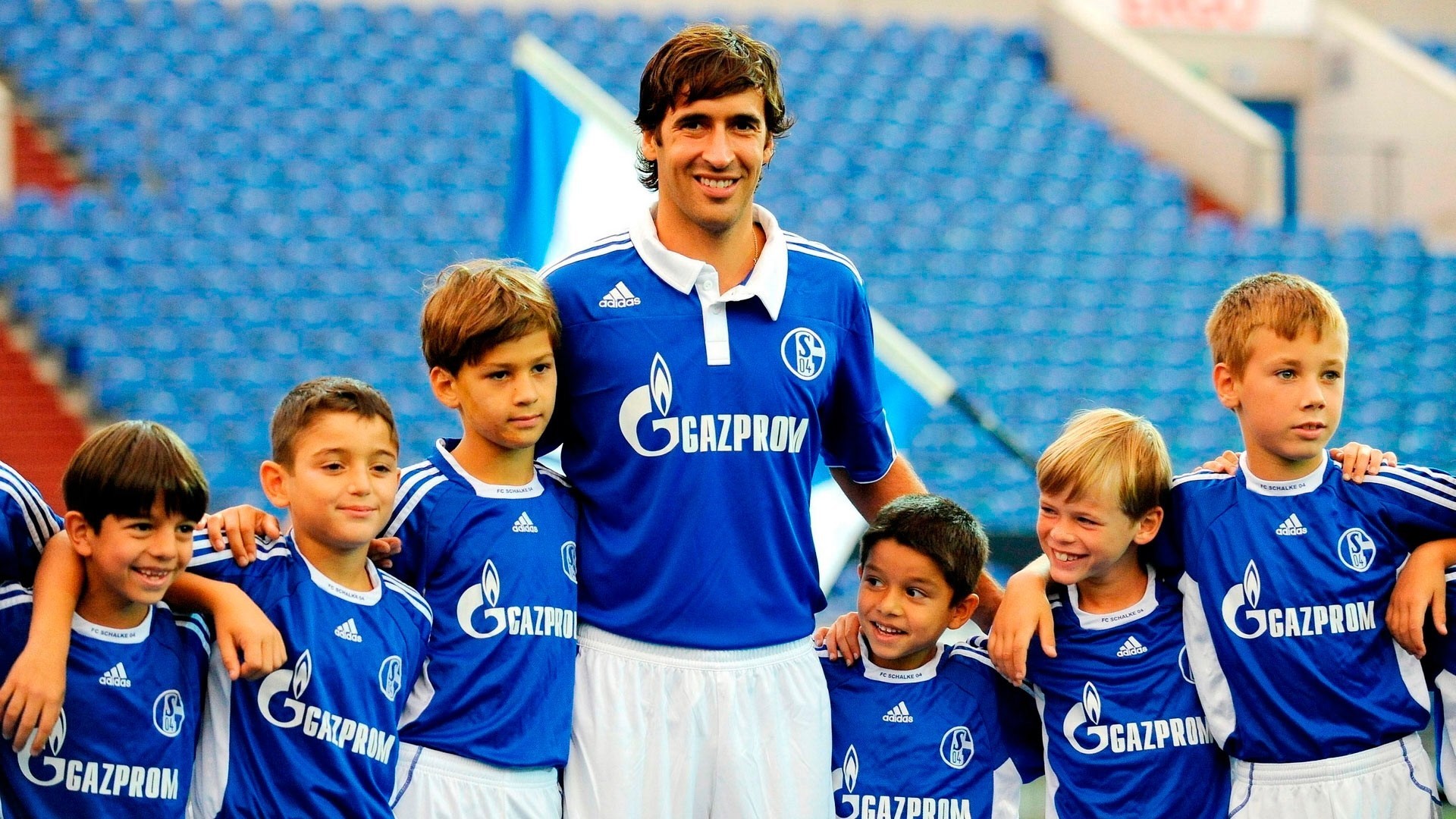 raúl gonzález blanco fútbol deportista delantero schalke 04