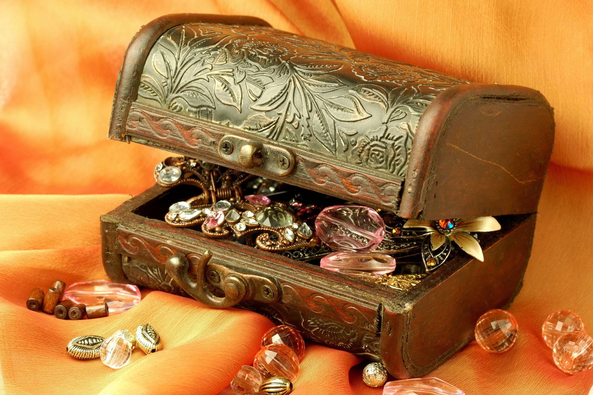 jewelry box jewelry beads chest chest