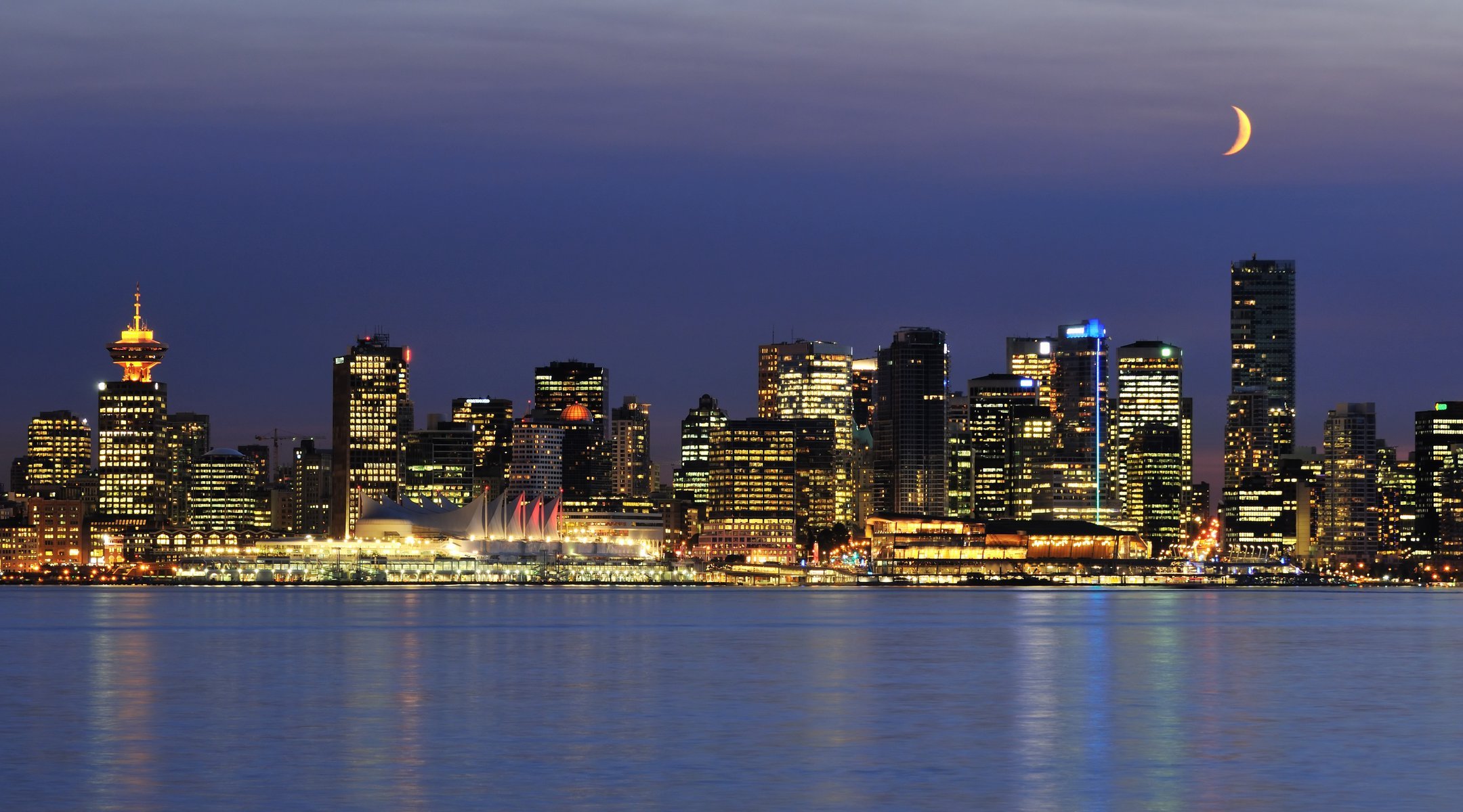 vancouver canada ville nuit lune lumières gratte-ciel océan