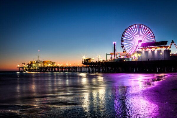 Los andrjedes in den Lichtern von Santa Monica