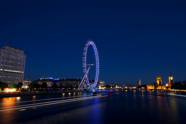 Arquitectura de la noche de Londres. Rueda de la fortuna