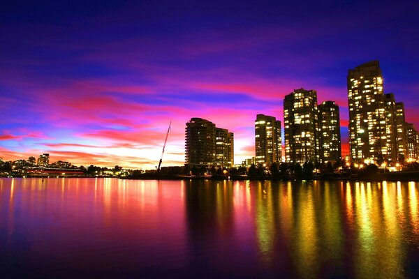 Violetter Sonnenuntergang von Vancouver City