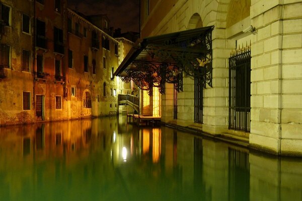 Un rincón anodino de la ciudad en Venecia