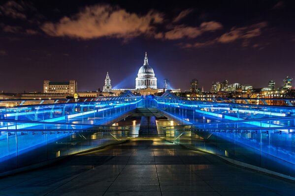 English London in the lights of the city