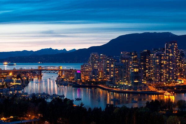 La belleza de la ciudad de la noche, fascinante