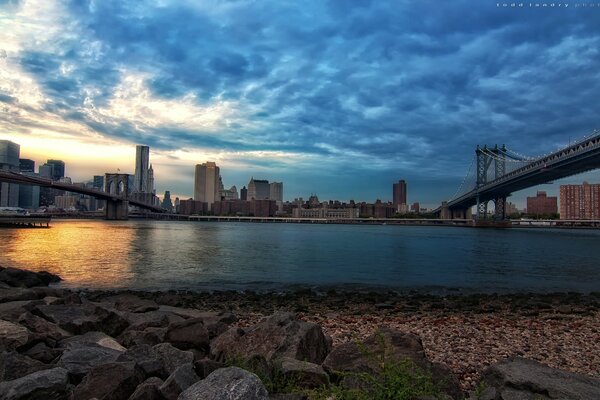 Blauer Himmel über der New Yorker Bucht