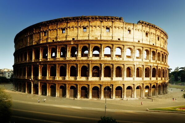 The path is next to the amphitheater. The chic Colosseum