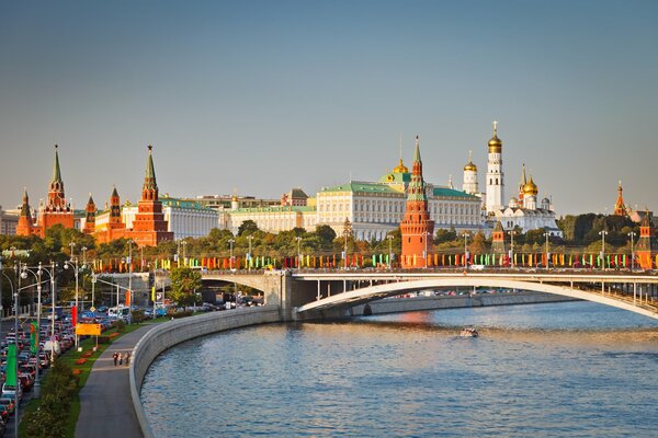 El Kremlin de Moscú en un día claro