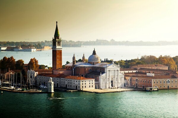 Arquitectura veneciana agua y edificios