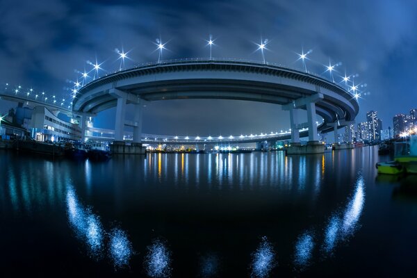 Brücken-Nachtlichter in Japan