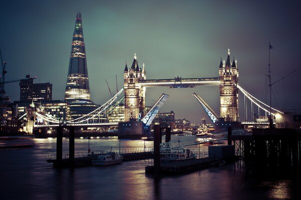 Puente de la torre sobre el Támesis en Inglaterra