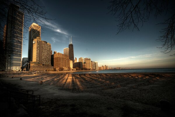 Città di Chicago-panorama con grattacieli contro il cielo