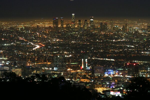 Noche luces de la gran ciudad de California EE.UU.