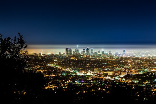 Nuit de Los Angeles dans les lumières, vue de dessus