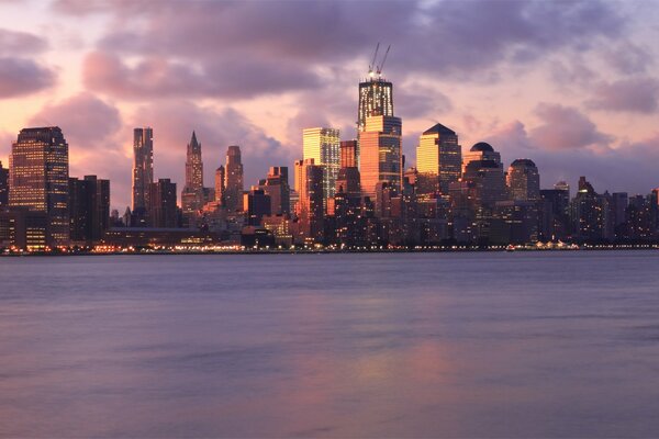 Sonnenuntergang über der Metropole New York