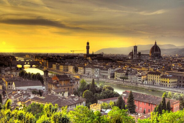 Bezauberndes Florenz im Licht des Sonnenuntergangs