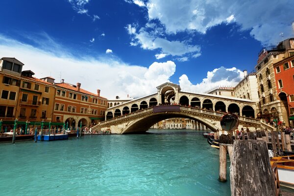 Canal Grande po tra le cabine italiane