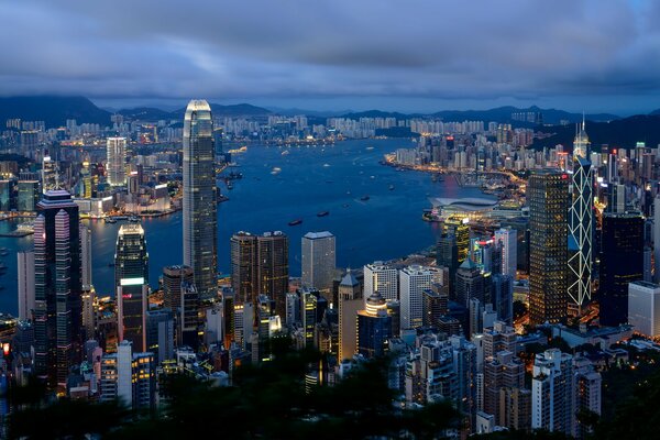 Hong Kong matin par temps nuageux