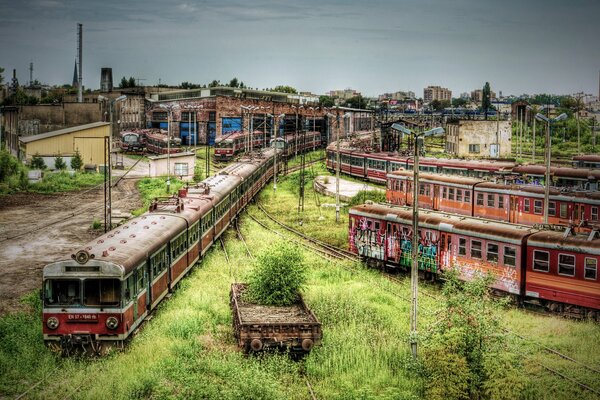 Заброшенные постройки. Старые составы поездов