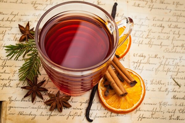 Vin chaud pour Noël sur fond de livre