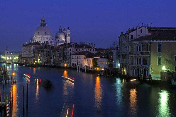 Eine Stadt am Wasser- Venedig ist Italien