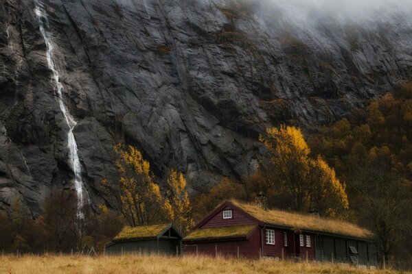 Schöne Berge und Natur in Norwegen