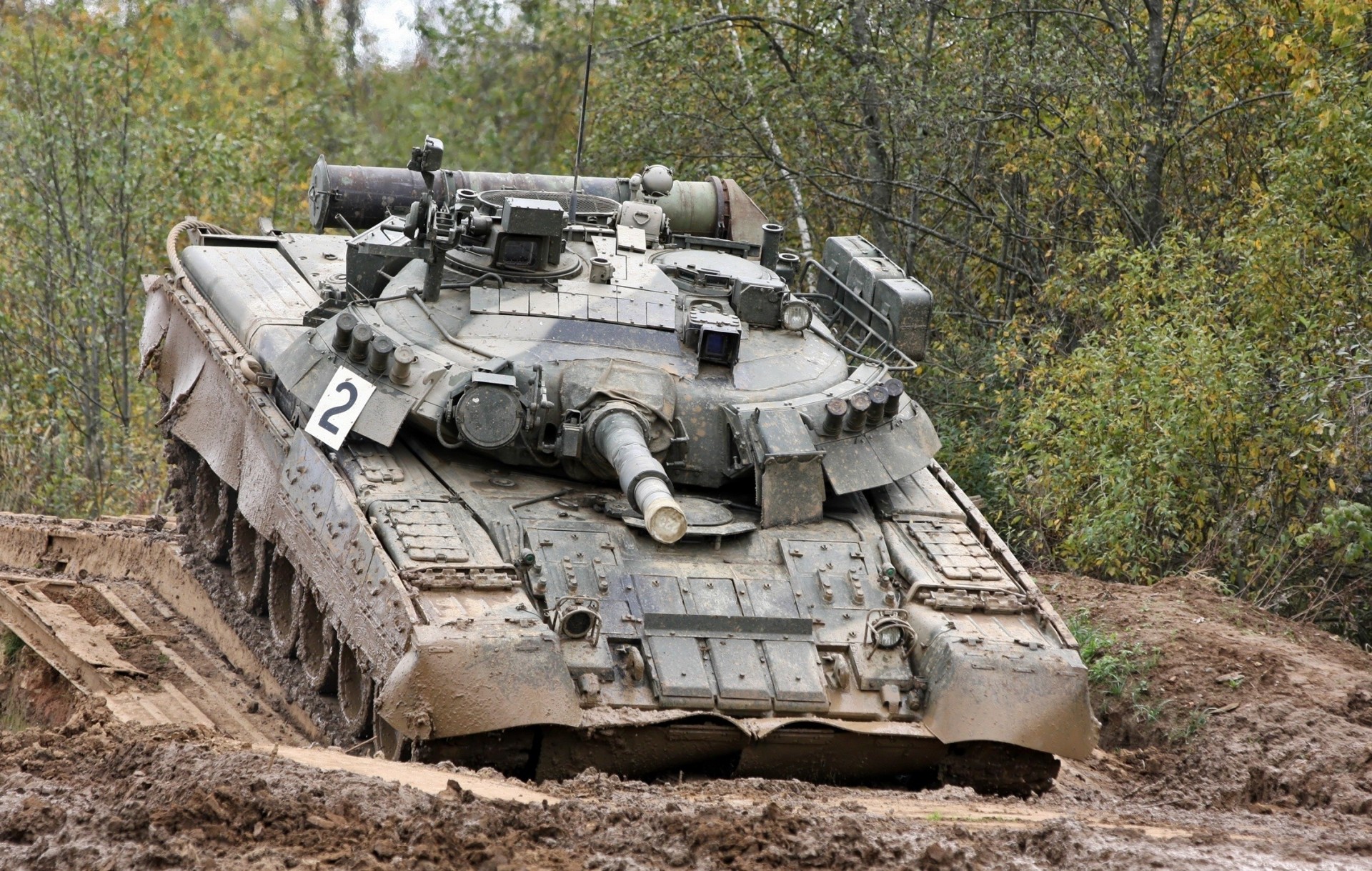 russland militärische ausrüstung deponie tank t-80 ud