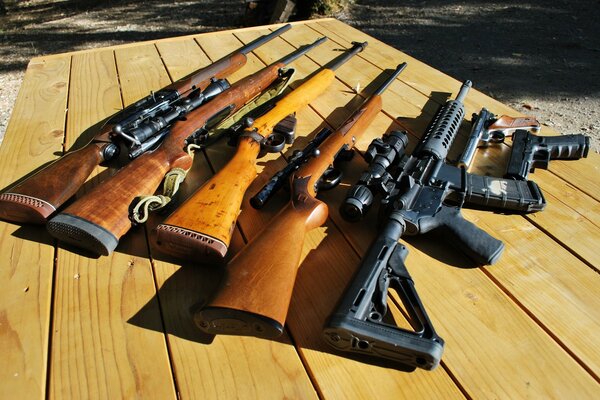 Photo of rifles and submachine guns on the table