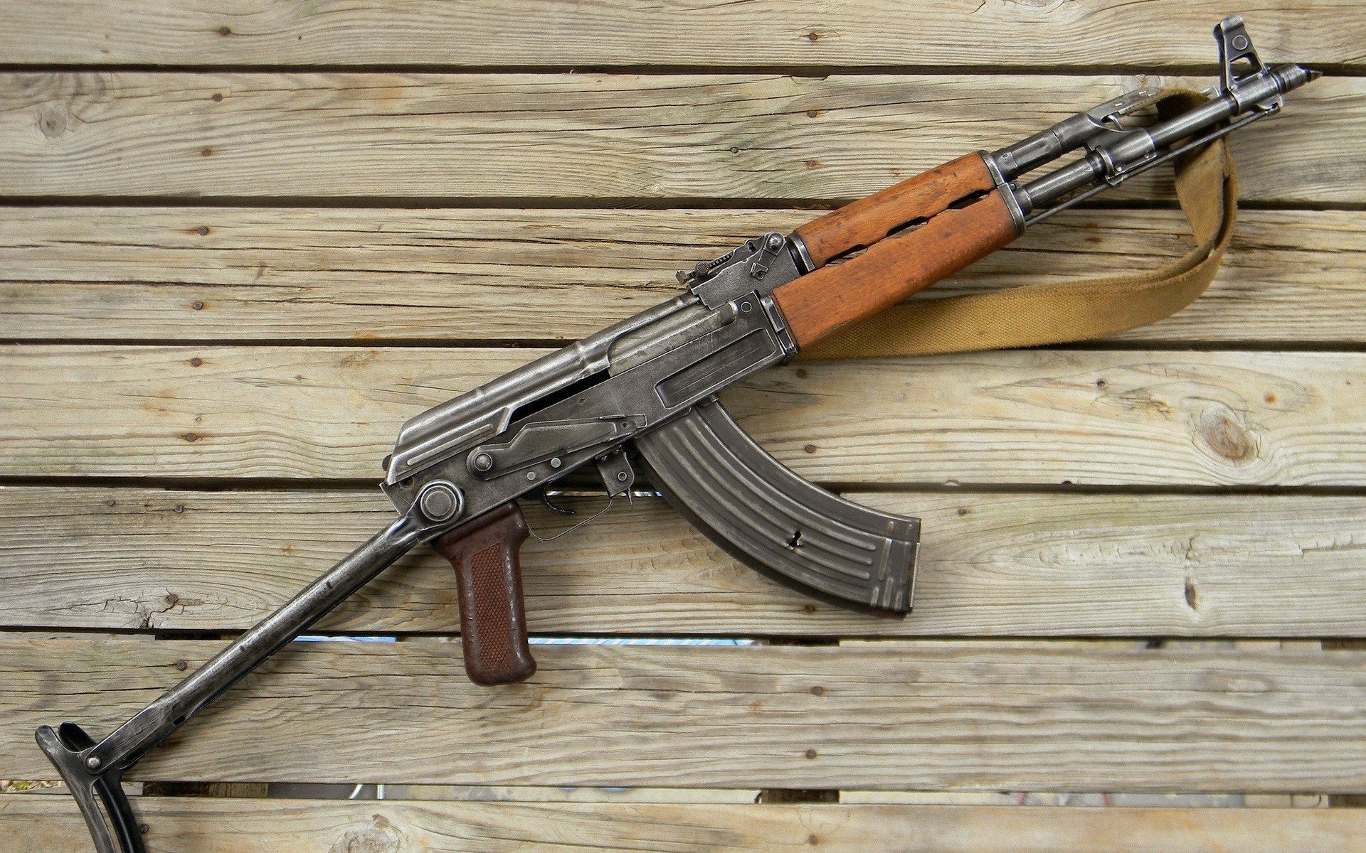 armes ak-47 mitrailleuse