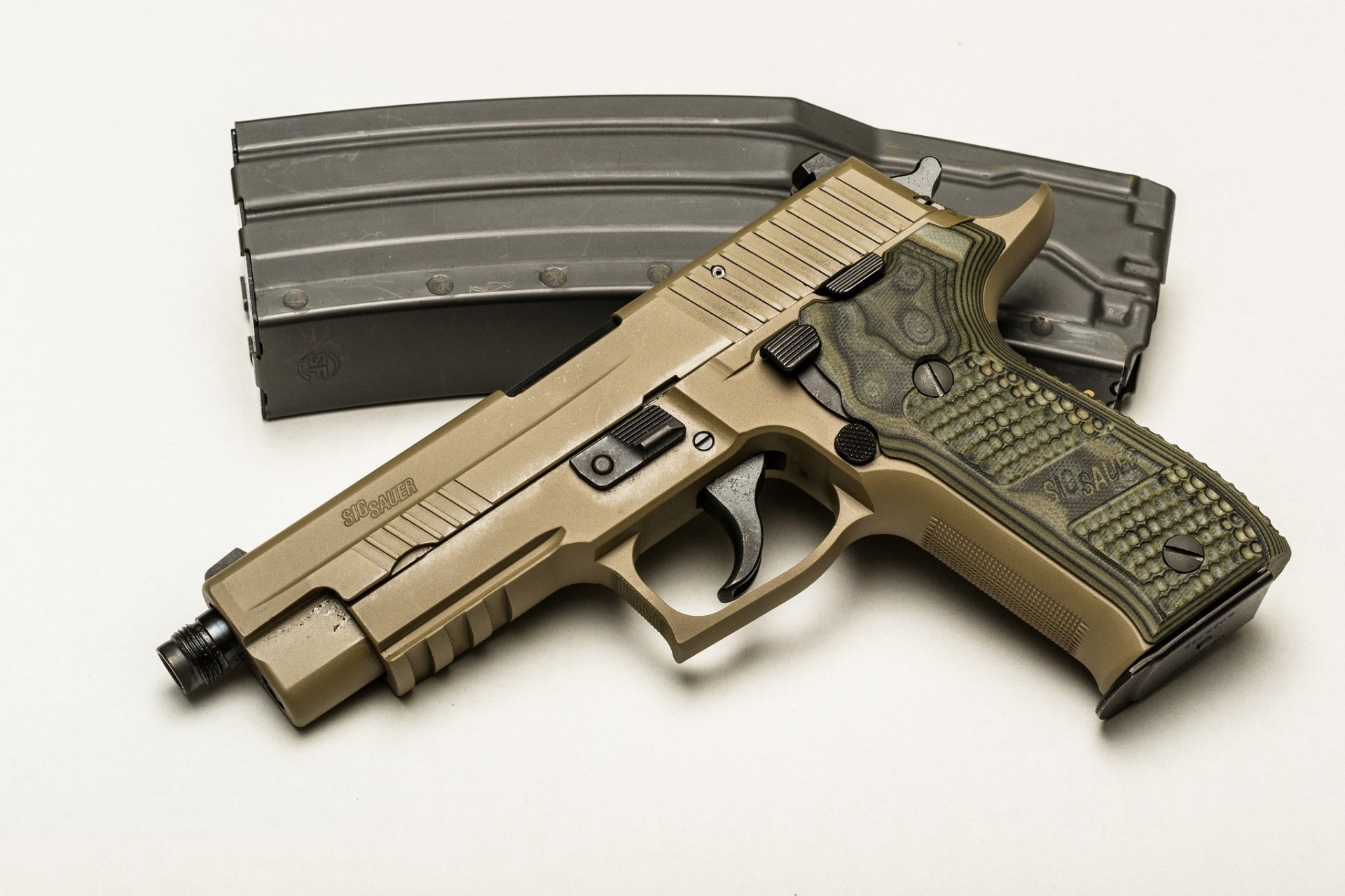 ig-sauer background weapon year p226