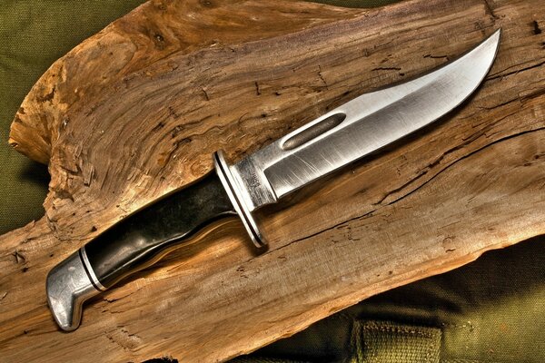 Title Охотничий нож из бревна и стали