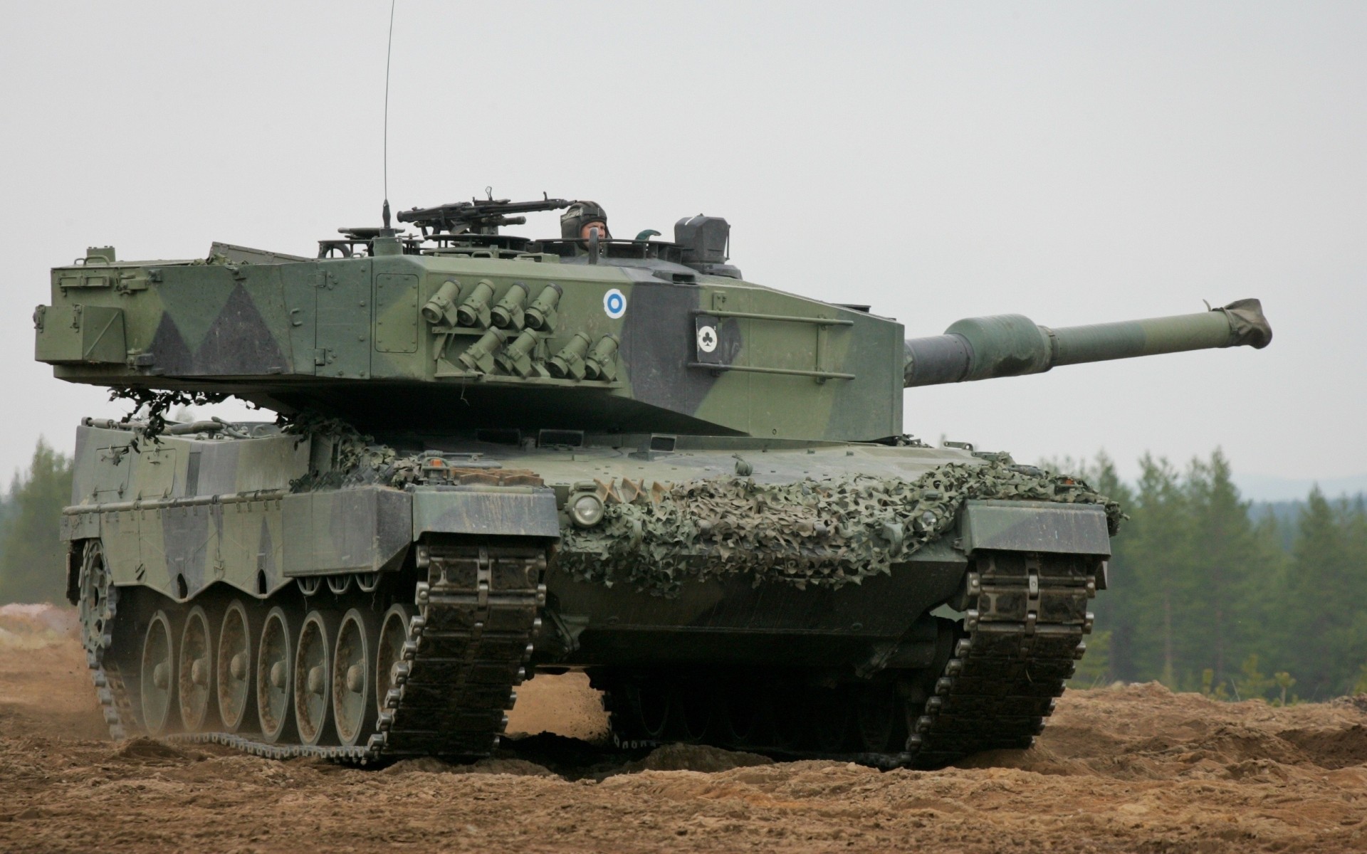 finlandia leopardo 2a4 tanque potencia