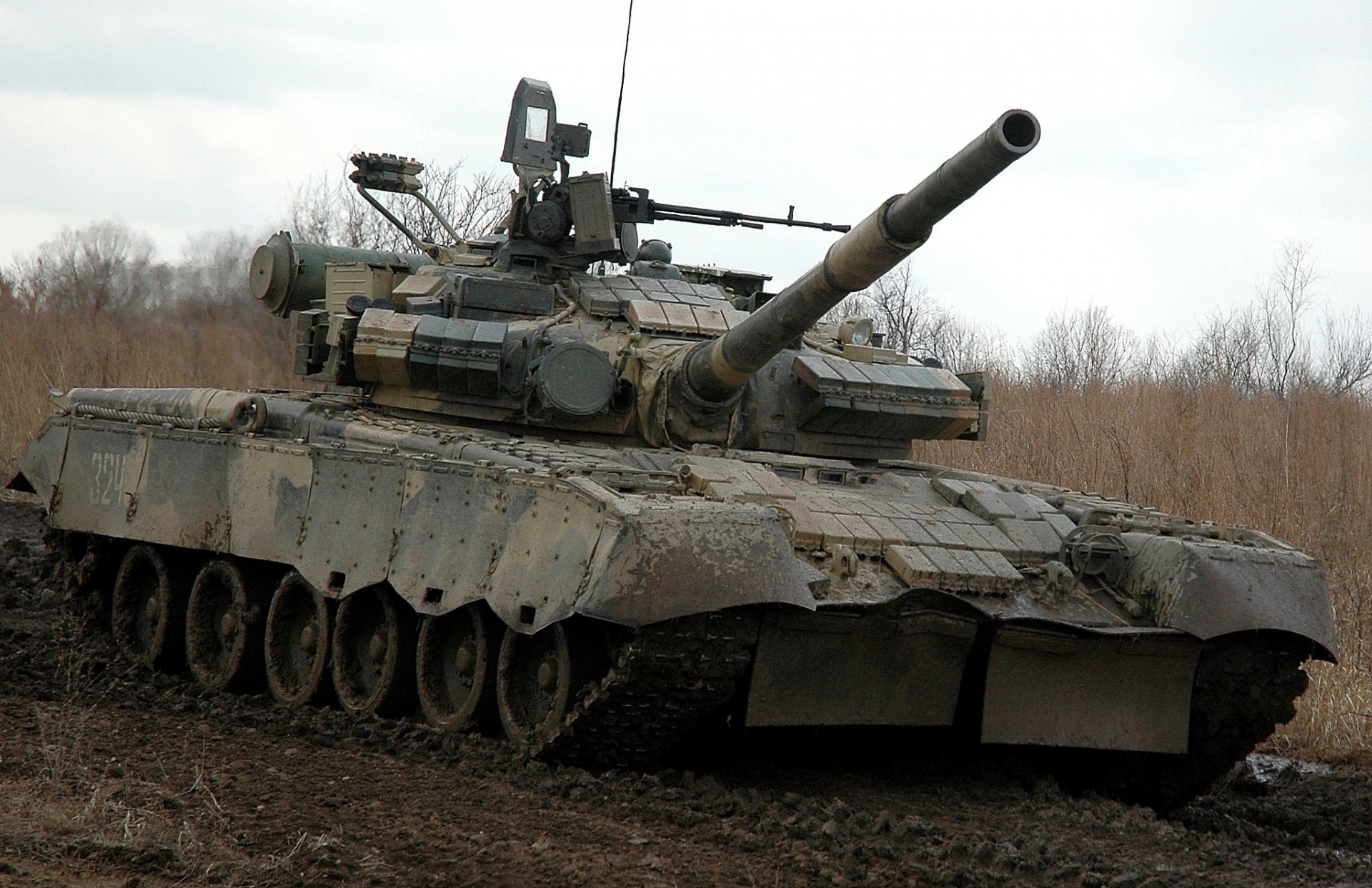 t-80 militar barro tanque