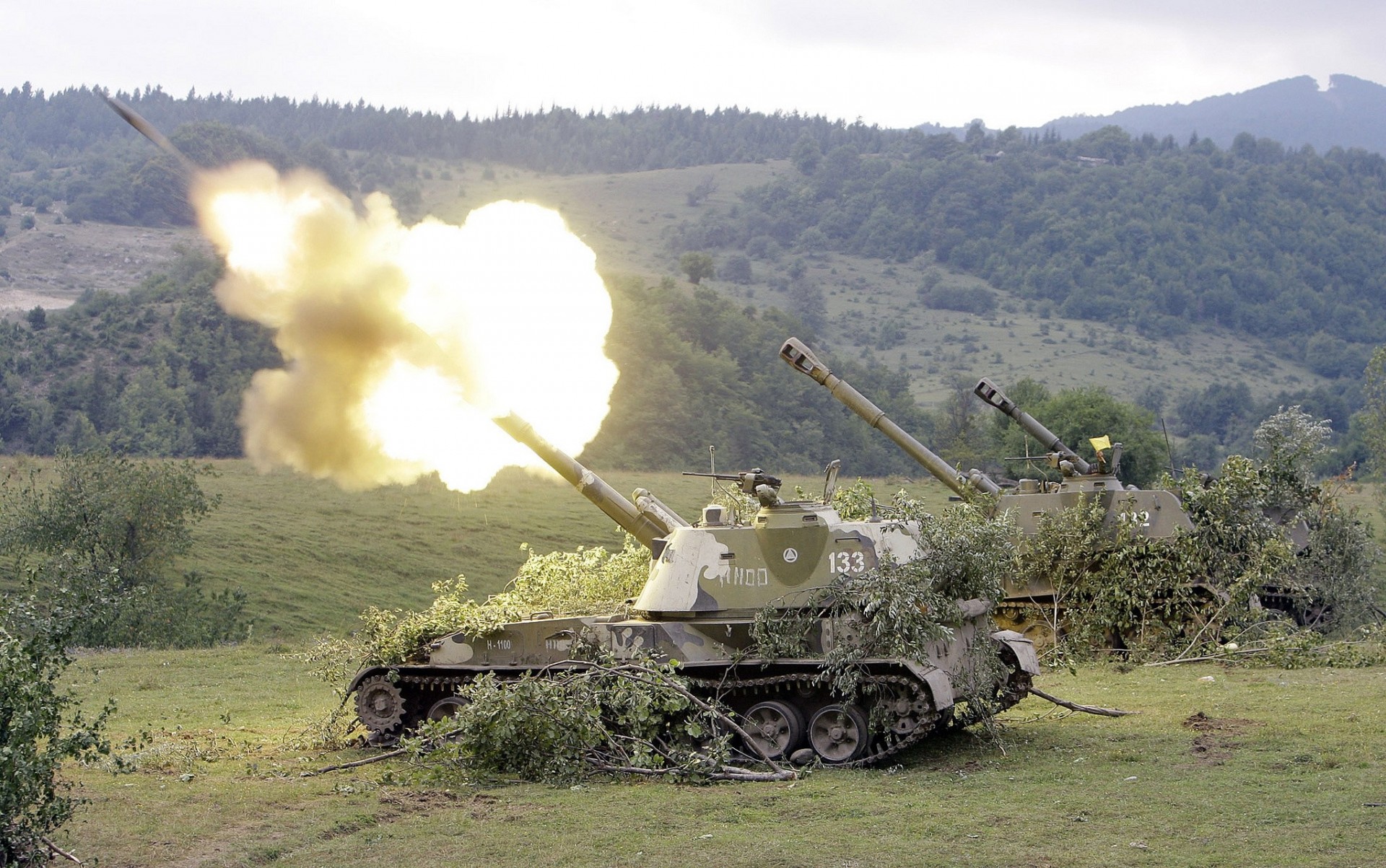 fire self-propelled howitzers ac