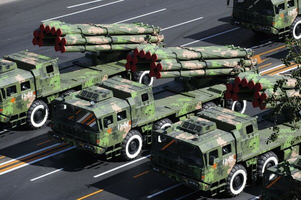 Défilé militaire de missiles